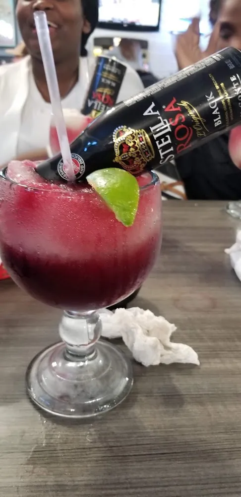 Strawberry Margarita w Stella Rose